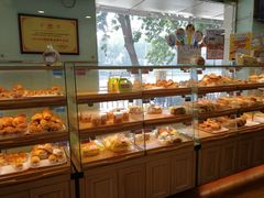 面包甜点陈列柜-新侨三宝乐面包店(崇文门店)