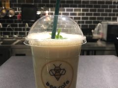-Bee Cafe轻食咖啡馆
