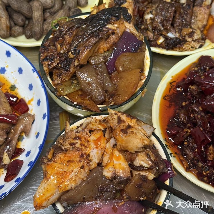 这家烤鱼在重庆生存多年必有特色！
