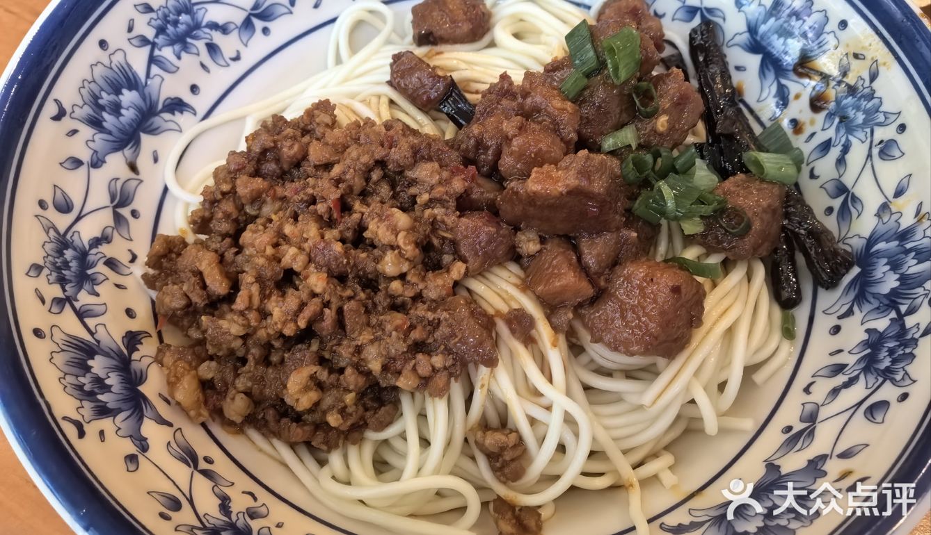 开了几十年的老店是否还是天平路的辣肉面大王？