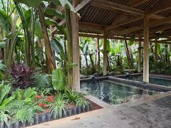 -腾冲洞山温泉村