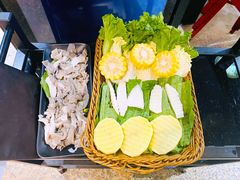 蔬菜拼盘-二刀潮牛·鲜牛肉火锅(爱融荟城店)