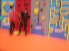 -极限PLAY运动娱乐新世界·团建派对潮玩休闲馆·室内蹦极高空游乐园