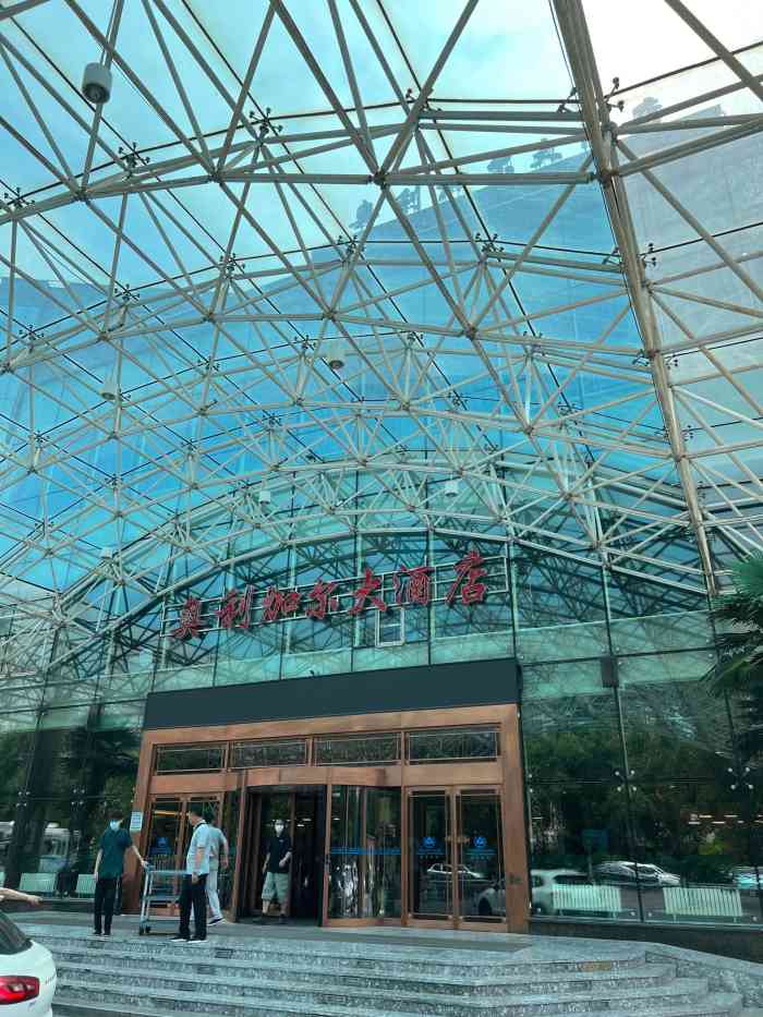 大连奥利加尔大酒店-"还可以两层的 厕所很小 床总有声音 有点.