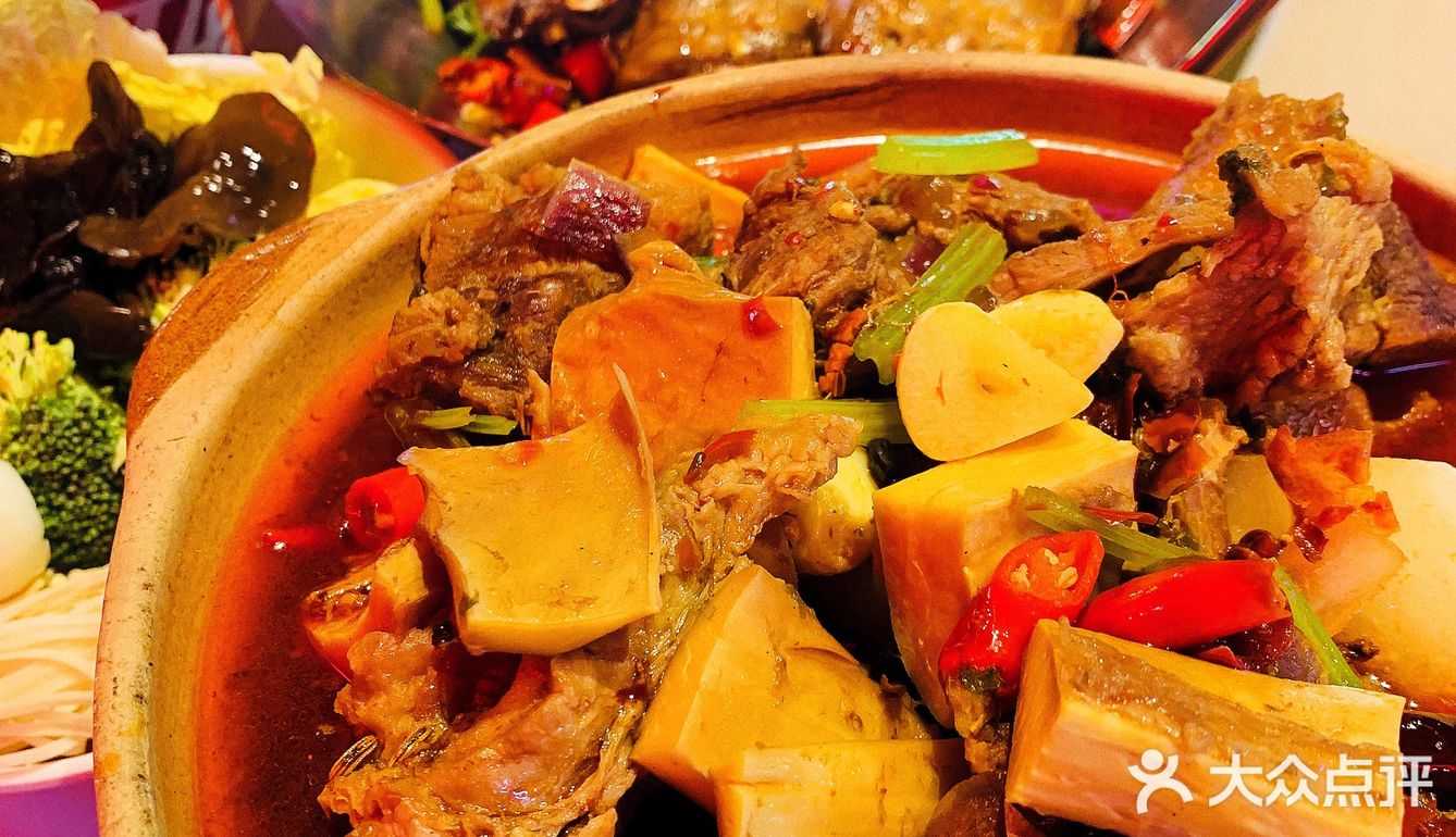 没打卡过他家，不敢说自己是名媛