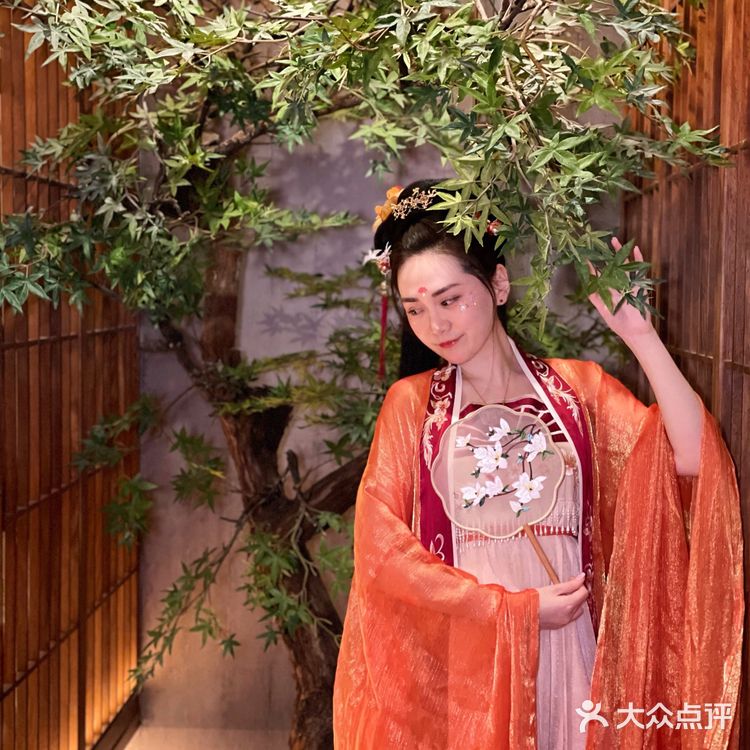 吃个饭，我去了趟明、唐、宋、汉四朝……