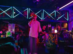 -UP嘻哈酒吧(粉巢店)