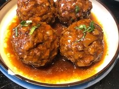 鸭蛋黄狮子头-梅飞酒家(名辉豪庭店)