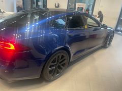 -TESLA 特斯拉(上海太古汇体验店)