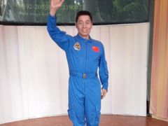 -厦门帷幕开啦红地毯蜡像艺术馆