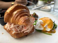 鲜虾班尼迪蛋可颂黑松-翠贝卡&Mama Kelly Brunch Coffee(河西店)