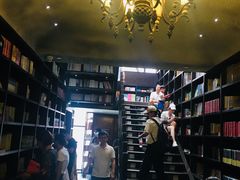 -钟书阁(松江泰晤士小镇店)