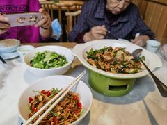 -绿草地·湘菜(酃湖师院店)