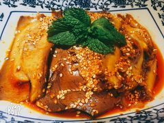 夫妻肺片-胡桃里音乐餐厅(陶溪川店)(川湘赣菜·世界百大酒庄直供红酒·音乐表演)