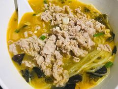 秘制酸汤肥牛-鹿港小镇(霄云店)
