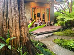 -Chom Cafe and Restaurant