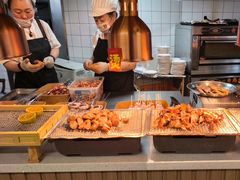 -四囍码头海鲜烧烤自助火锅(外滩南京东路悦荟广场店)