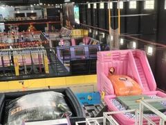 -嘿哟动霸CHUA·新潮玩运动娱乐中心·蹦床滑冰团建乐园