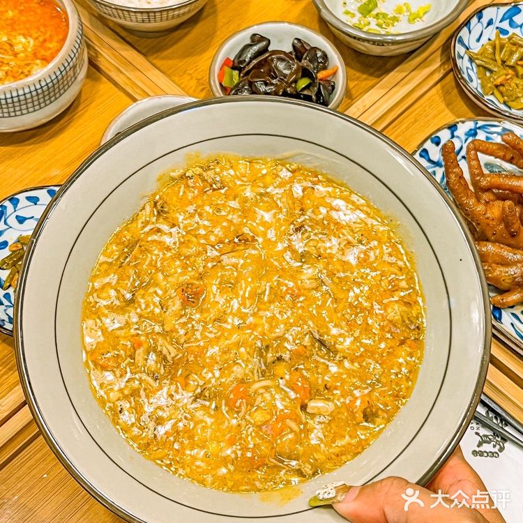 被誉为体育西排队王的蟹叁宝