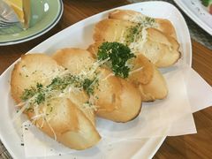 -Chom Cafe and Restaurant