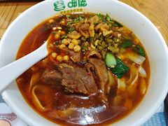 招牌红烧牛肉米粉-呷佬·长沙手工米粉(金沙江路店)