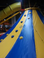 -兔子坡亲子儿童乐园(东方商厦店)