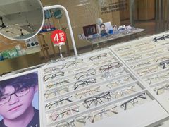 -英伦眼镜蔡司依视路折扣店(通州万达店)