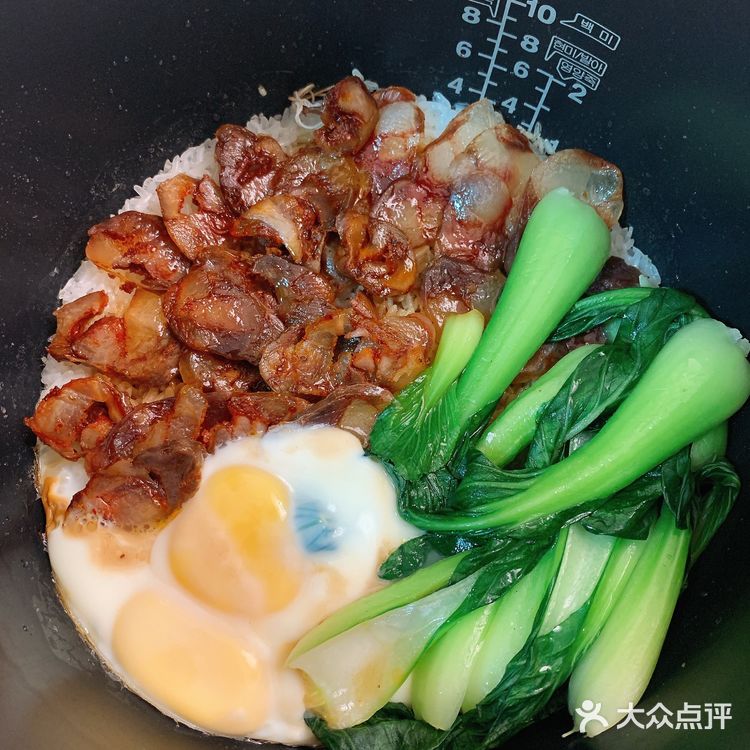 我最爱煲仔饭里的鸡蛋超级超级好吃