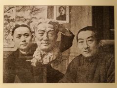 照片《张充仁为吴湖帆塑像》-上海油画雕塑院