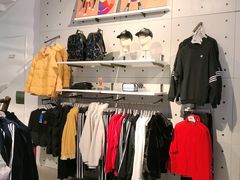 -阿迪达斯(武林银泰三叶草店)