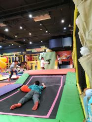 -蹦蹦跳跳(新奥购物中心店)