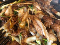 铁板炙烤坝上羊肉羊肉-那家小馆•北京菜•烤鸭(香山店)