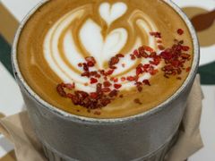 草莓西班牙拿铁-面包与空气