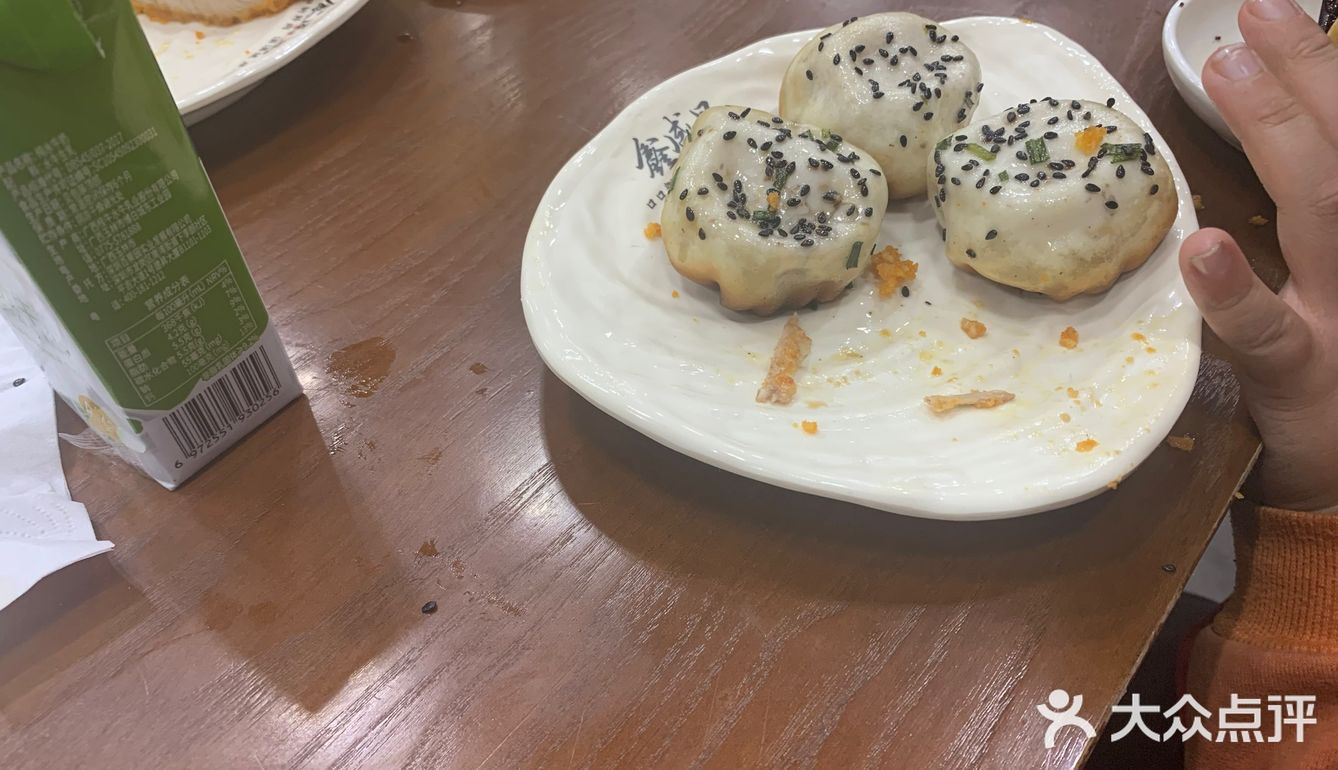 鱼的味道一般,里面的配菜酸菜、豆芽、百叶还是蛮好吃的