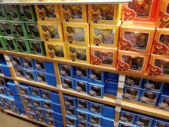 -名创优品(北京新中关购物中心地铁层店)