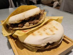 腊汁肉夹膜-大嘻咹biangbiang面(历史博物馆店)