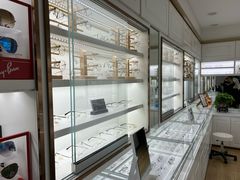 -翰佐蔡司小乐圆·依视路星趣控·暴龙眼镜折扣店