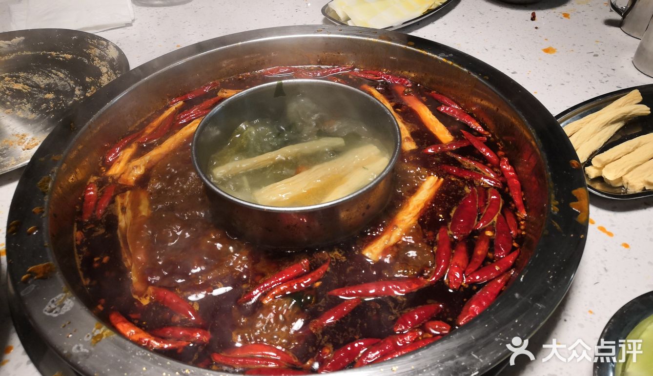 毛肚：非常新鲜，非常好吃。小酥肉