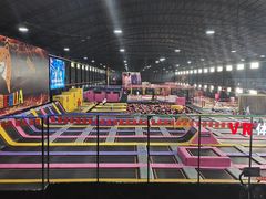 -嘿哟动霸CHUA·新潮玩运动娱乐中心·蹦床滑冰团建乐园
