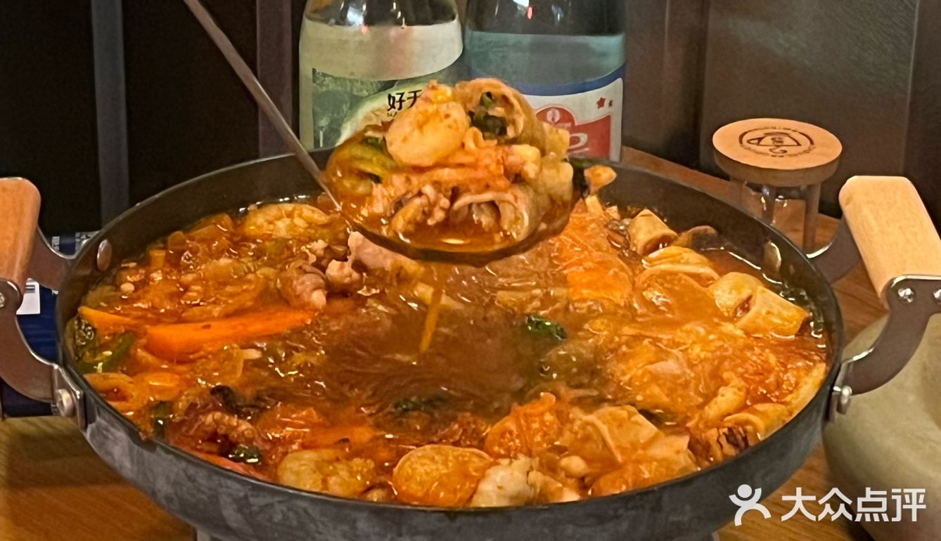 上海的！这家韩料火锅太好玩了，棉花糖都上桌，开心🥳