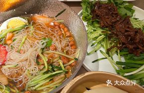 Beijing-style Sweet Soy Sauce Shredded Pork with Crepes