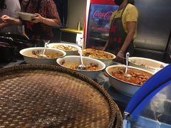 -爆炸头阿姨小四川正宗川味小吃(无任何分店)