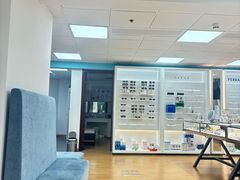 -优视觉视光中心•青少年近视防控(新世界中心写字楼店)