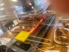 -哈尔滨小酒馆·鲜肉现穿自助烧烤(康新花园店)