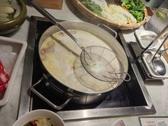 -尚尚仙·酸汤猪手·猪肚鸡火锅(华联万柳购物中心店)