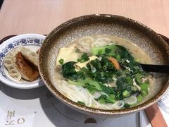 蔬菜肉丝米线-蒙自源米线大王(东站店)
