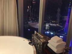 白色的是大浴缸-广州四季酒店
