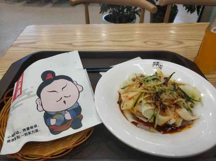 陕食尚凉皮-"挺久前去的了,当时和我妈逛街,俩人走着走.