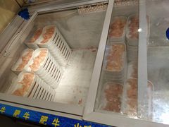 面包甜点陈列柜-蒙肥羊·酸汤潮牛·鲜牛肉火锅烤肉自助(岗顶店)
