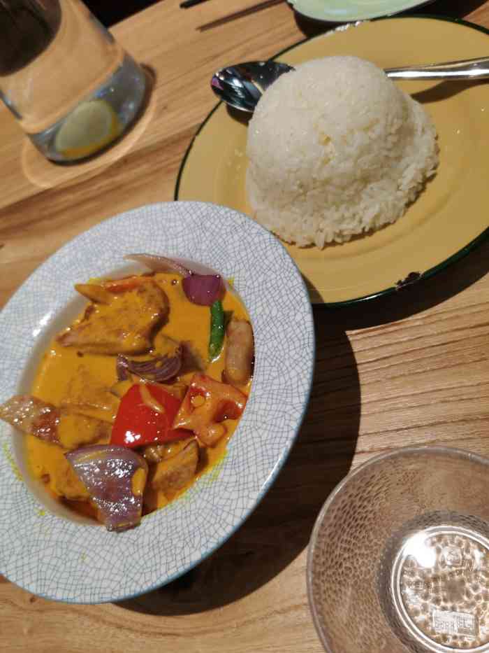 duddell都爹利街餐室(太古城店)-"新开不久的茶餐厅,碟头饭以烧味为主